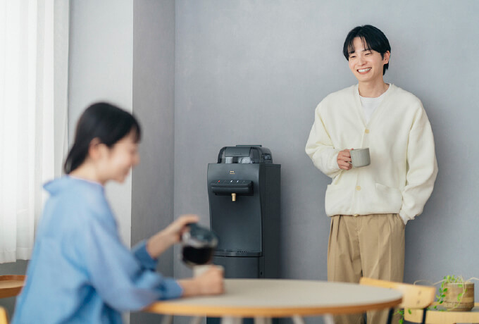 BRUNOカラーウォーターサーバー使用イメージ03